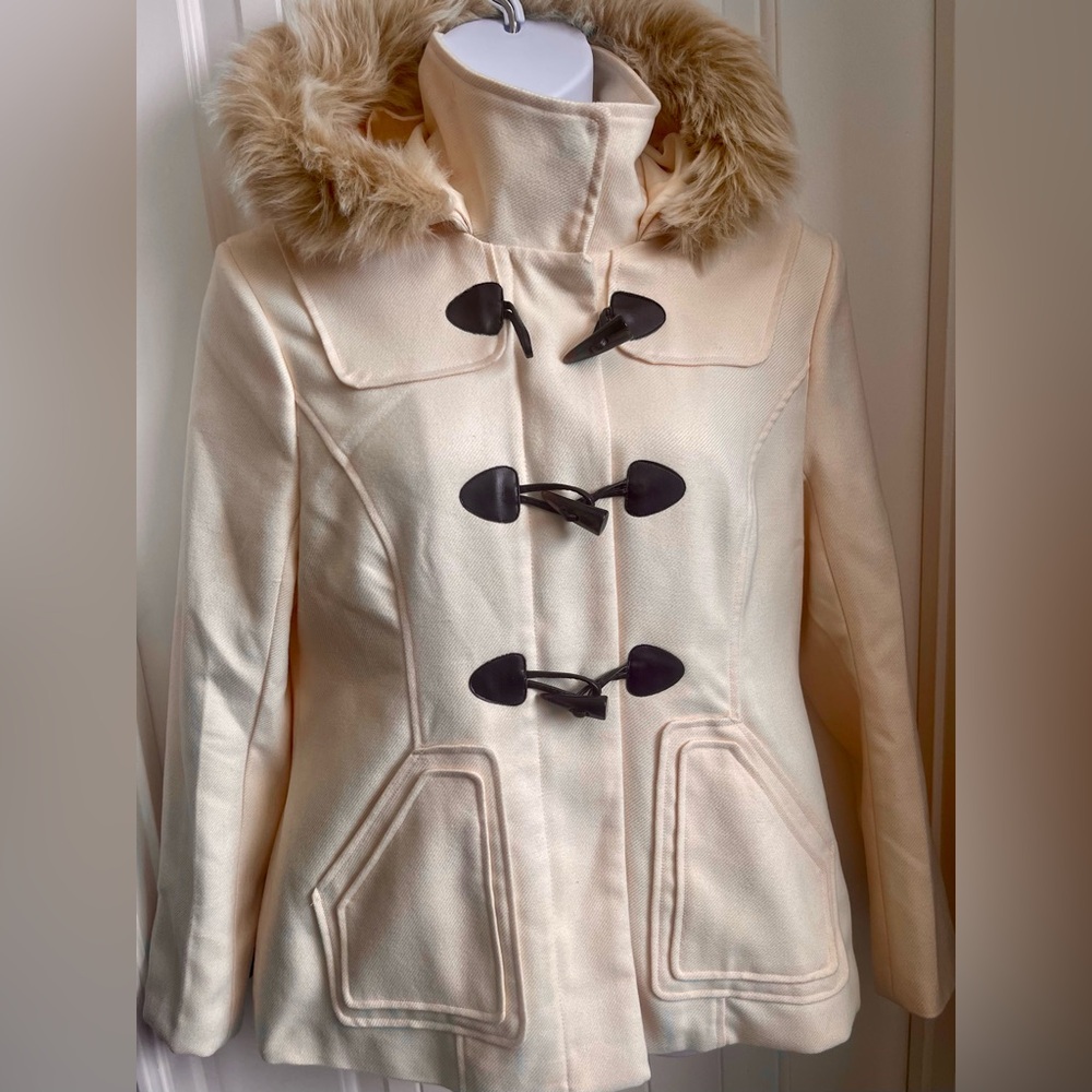 NWOT Sound & Matter Eggshell Coat w/Toggles Removable Hood Fur Strip XL